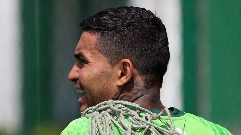 Dudu durante treinamento do Palmeiras na Academia de Futebol.