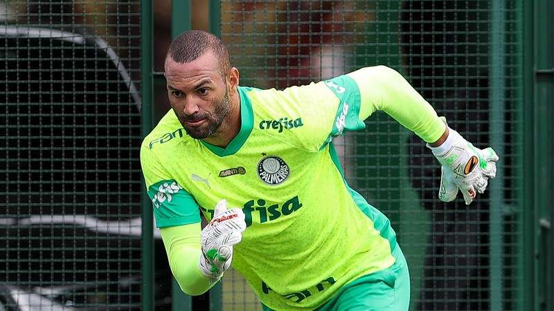 Weverton durante treinamento do Palmeiras na Academia de Futebol.