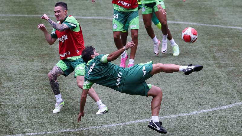 Aníbal Moreno e Abel Ferreira durante treinamento do Palmeiras, no Allianz Parque.