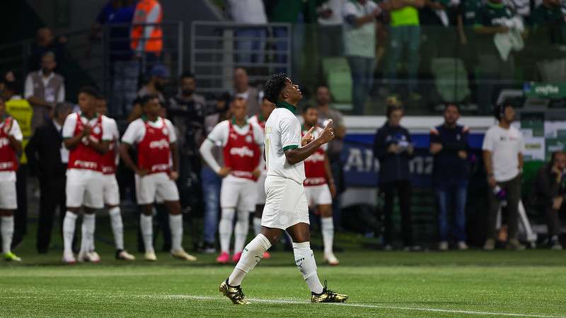 Endrick comemora seu gol pelo Palmeiras contra o Novorizontino, em partida válida pela semifinal do Paulistão 2024, no Allianz Parque, em São Paulo-SP.