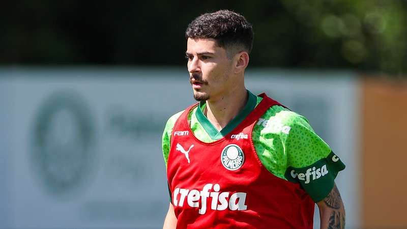 Rômulo durante treinamento do Palmeiras, na Academia de Futebol, em São Paulo-SP.