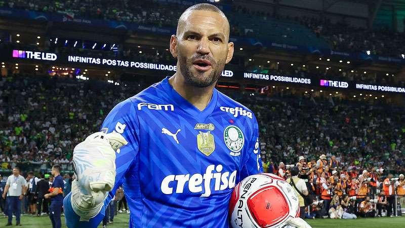 Weverton durante comemorações do título após partida pelo Palmeiras contra o Santos, válida pela segunda final do Paulistão 2024, no Allianz Parque, em São Paulo-SP.