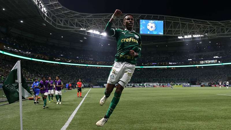 Estêvão comemora seu gol pelo Palmeiras, contra o Liverpool, durante partida válida pela fase de grupos, da Libertadores 2024, no Allianz Parque.