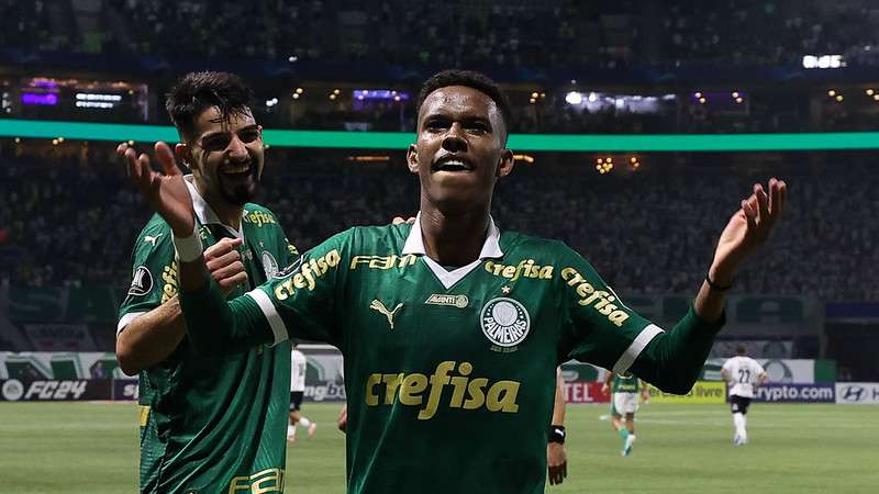 Estêvão comemora seu gol pelo Palmeiras, contra o Liverpool, durante partida válida pela fase de grupos, da Libertadores 2024, no Allianz Parque.