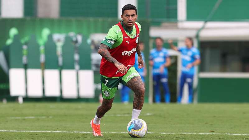 Dudu durante treinamento do Palmeiras, na Academia de Futebol.