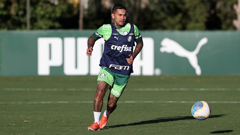 Dudu durante treinamento do Palmeiras, na Academia de Futebol.