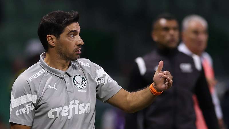Abel Ferreira em jogo do Palmeiras contra o Flamengo, durante partida válida pela terceira rodada do Brasileirão 2024, no Allianz Parque.