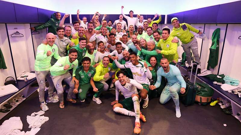 Elenco do Palmeiras comemora vitória contra o Independiente Del Valle, durante partida válida pela fase de grupo da Libertadores 2024, no estádio Banco Guayaquil.