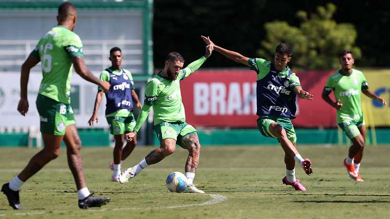 Zé Rafael e Vitinho durante treinamento do Palmeiras, na Academia de Futebol.