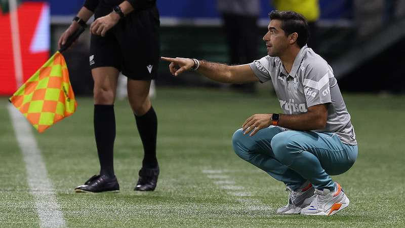 Abel Ferreira em jogo do Palmeiras contra o Botafogo-SP, durante partida válida pela terceira fase da Copa do Brasil 2024, no Allianz Parque.