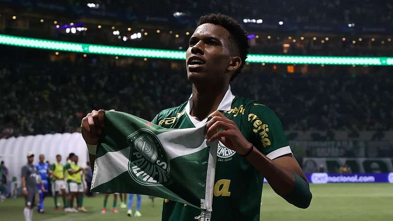 Estêvão comemora seu gol pelo Palmeiras contra o Botafogo-SP, durante partida válida pela terceira fase da Copa do Brasil 2024, no Allianz Parque.