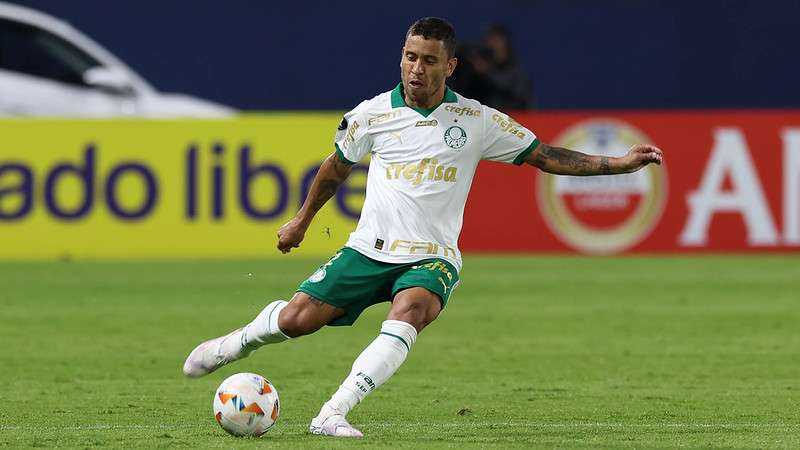 Marcos Rocha em jogo pelo Palmeiras contra o Independiente Del Valle, durante partida válida pela fase de grupo da Libertadores 2024, no estádio Banco Guayaquil.