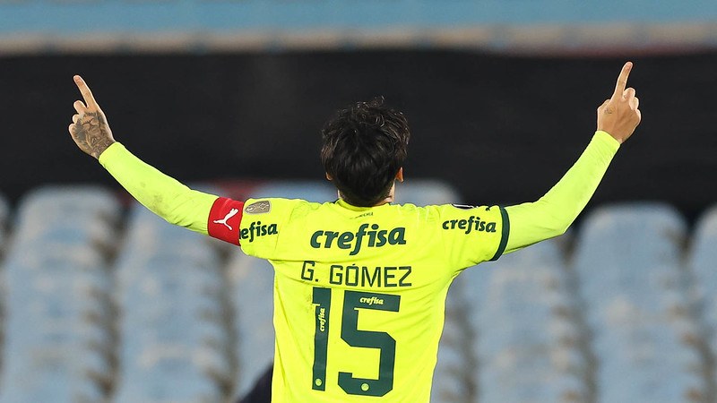 Gustavo Gómez comemora seu gol pelo Palmeiras contra o Liverpool-URU, durante partida válida pela fase de grupos da Libertadores 2024, no Estádio Centenário.