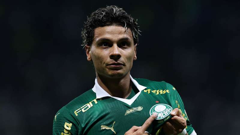 Richard Ríos comemora seu gol pelo Palmeiras contra o Independiente Del Valle, durante partida válida pela fase de grupos da Libertadores 2024, no Allianz Parque.