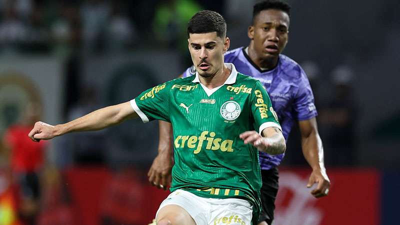 Rômulo em jogo pelo Palmeiras contra o Independiente Del Valle, durante partida válida pela fase de grupos da Libertadores 2024, no Allianz Parque.