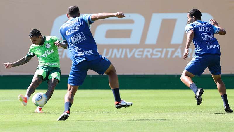 Dudu durante jogo-treino do Palmeiras contra o São Bento, na Academia de Futebol.