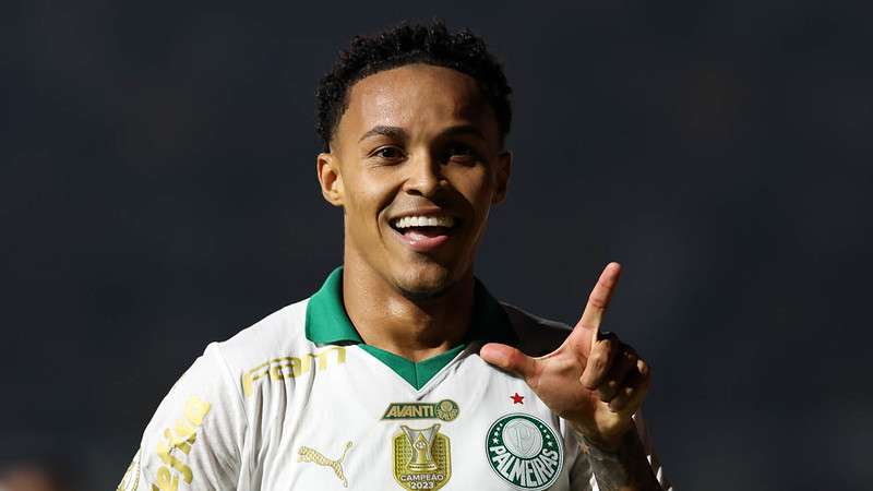 Lázaro comemora seu gol pelo Palmeiras contra o Criciúma, durante partida válida pela sétima rodada do Brasileirão 2024, no Estádio Heriberto Hülse.