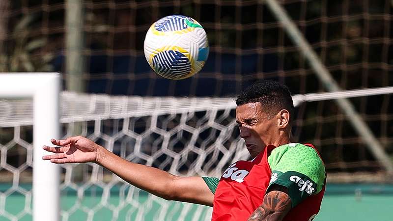 Naves durante treinamento do Palmeiras na Academia de Futebol.