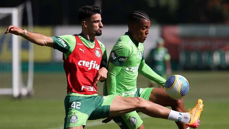 Flaco López e Vanderlan durante treinamento do Palmeiras, na Academia de Futebol.