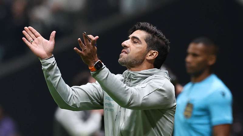 Abel Ferreira em jogo do Palmeiras contra o Atlético-MG, durante partida válida pela nona rodada do Brasileirão 2024, na Arena MRV.