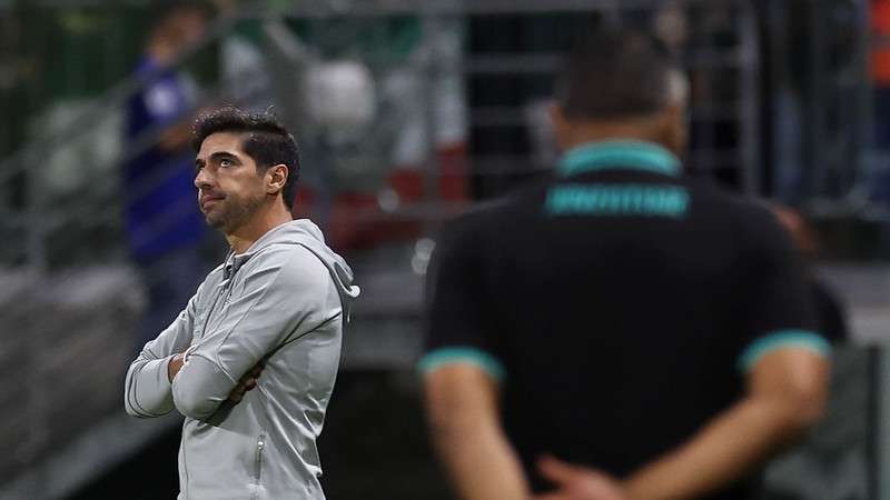 Abel Ferreira em jogo pelo Palmeiras, contra o Juventude, durante partida válida pela décima primeira rodada do Brasileirão 2024, no Allianz Parque.