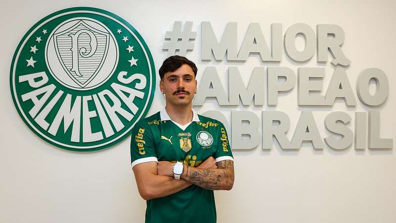 Maurício é apresentado como o mais novo atleta do Palmeiras na Academia de Futebol, em São Paulo-SP.