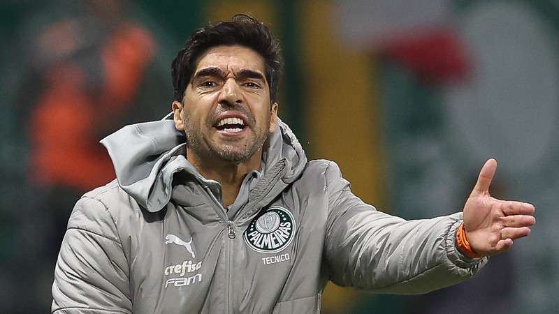 Abel Ferreira em jogo pelo Palmeiras contra o SCCP, durante partida válida pela décima terceira rodada, do Brasileirão 2024, no Allianz Parque.