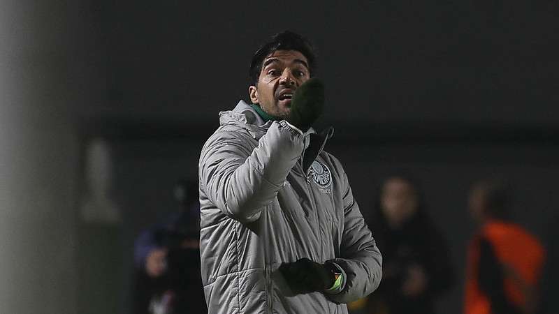 Abel Ferreira em jogo do Palmeiras contra o Grêmio, durante partida válida pela décima quarta rodada do Brasileirão 2024, no Estádio Centenário.