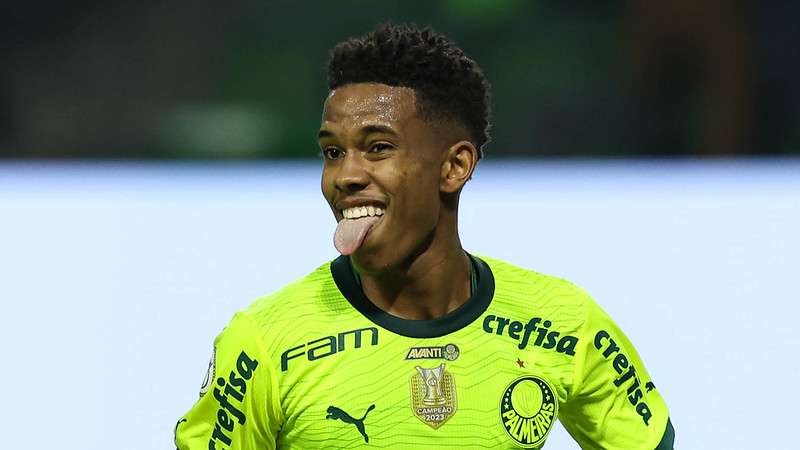Estêvão comemora seu gol contra pelo Palmeiras o Bahia, durante partida válida pela décima quinta rodada do Brasileirão 2024, no Allianz Parque.