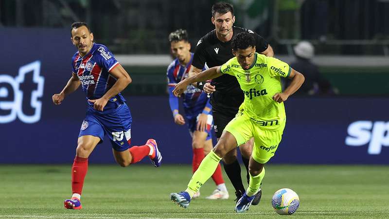 Luighi em jogo do Palmeiras contra o Bahia, durante partida válida pela décima quinta rodada do Brasileirão 2024, no Allianz Parque.