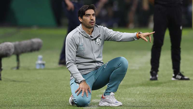 Abel Ferreira em jogo do Palmeiras contra o Atlético-GO, durante partida válida pela décima sexta rodada do Brasileirão 2024, no Allianz Parque.