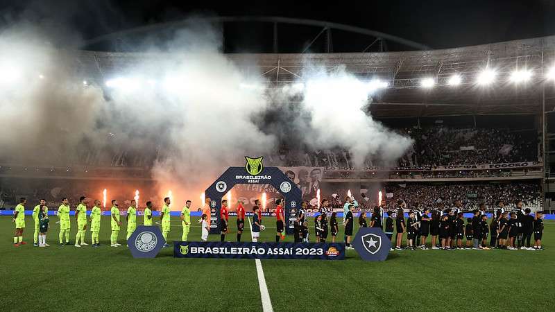Palmeiras em jogo contra o Botafogo, durante partida válida pela trigésima primeira rodada do Brasileirão 2023, no Estádio Nilton Santos.