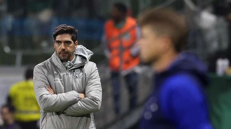 Abel Ferreira em jogo pelo Palmeiras contra o Cruzeiro, durante partida válida pela décima oitava rodada do Brasileirão 2024, no Allianz Parque.