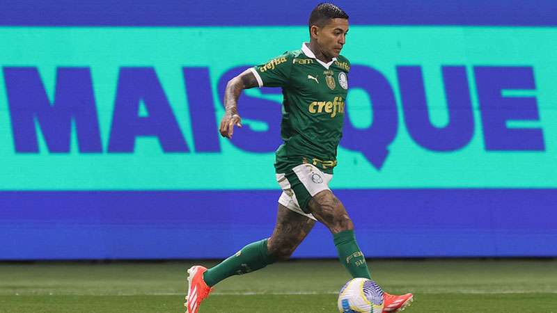 Dudu em jogo pelo Palmeiras contra o Cruzeiro, durante partida válida pela décima oitava rodada do Brasileirão 2024, no Allianz Parque.
