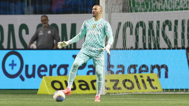 Weverton em jogo pelo Palmeiras contra o Cruzeiro, durante partida válida pela décima oitava rodada do Brasileirão 2024, no Allianz Parque.