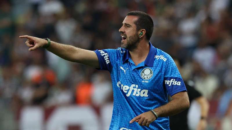 João Martins em jogo pelo Palmeiras contra o Fluminense, durante partida válida pela décima nona rodada do Brasileirão 2024, no Maracanã.