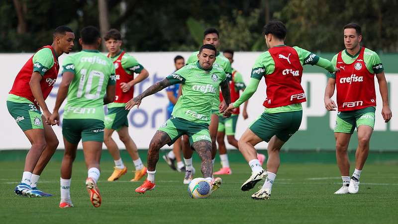 Dudu e elenco do Palmeiras durante treinamento, na Academia de Futebol.