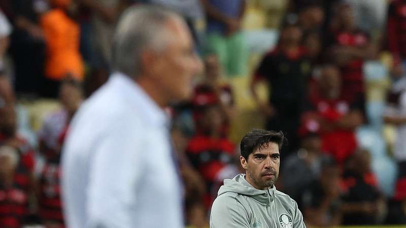 Abel Ferreira em jogo do Palmeiras contra o Flamengo, durante partida válida pelas oitavas de final da Copa do Brasil 2024, no Maracanã.