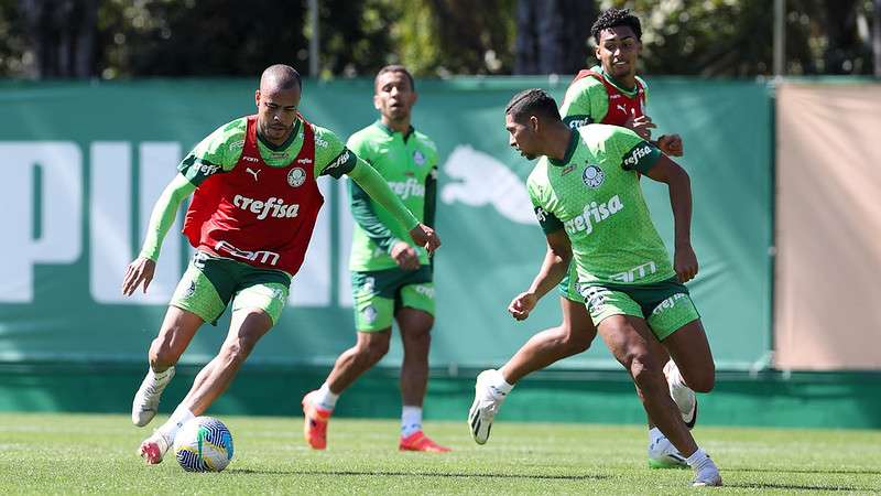 Mayke e Rony durante treinamento do Palmeiras, na Academia de Futebol.