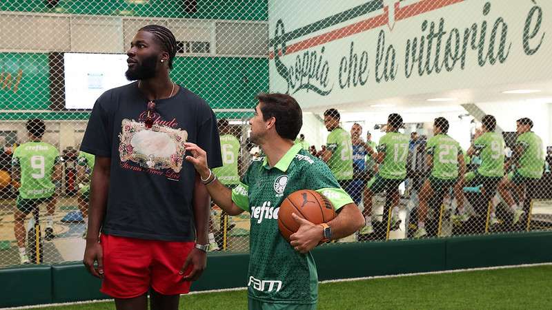 Abel Ferreira recebe o jogador de basquete portugues campeão da NBA pelo Boston Celtics Neemias Queta, na Academia de Futebol do Palmeiras.