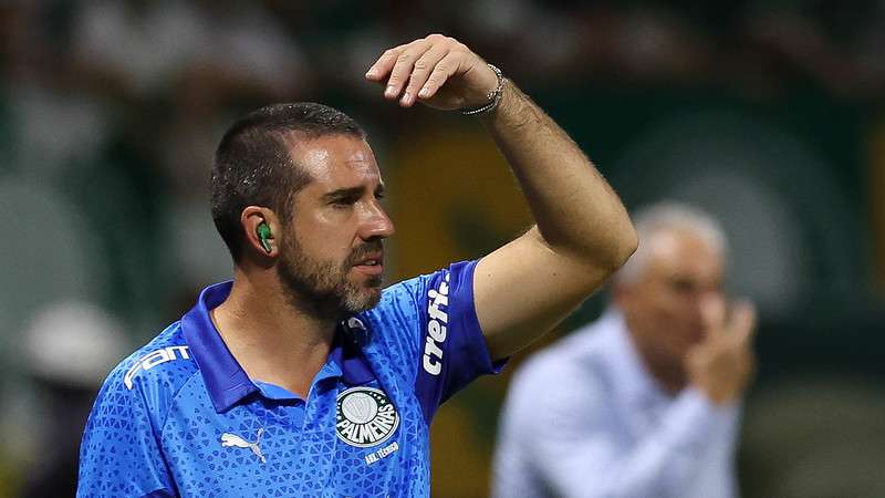 João Martins do Palmeiras, em jogo contra o Flamengo, durante partida válida pelas oitavas de final da Copa do Brasil 2024, no Allianz Parque.