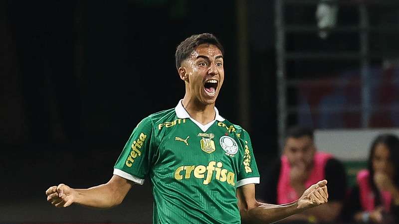 Vitor Reis comemora seu gol pelo Palmeiras contra o Flamengo, durante partida válida pelas oitavas de final da Copa do Brasil 2024, no Allianz Parque.
