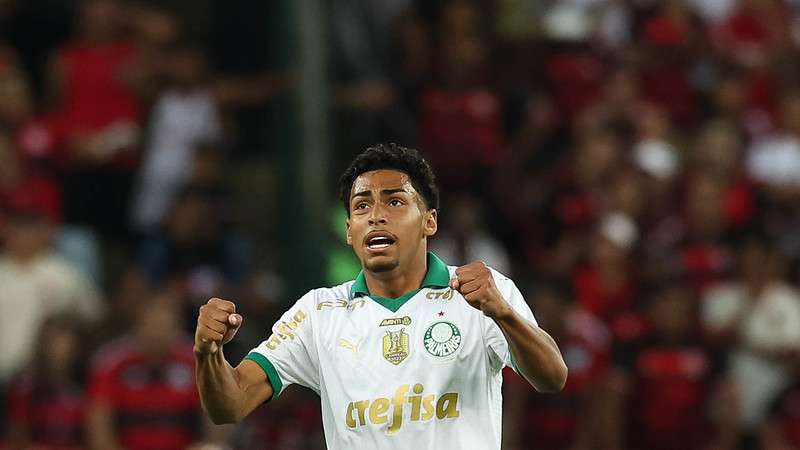 Luighi comemora seu gol pelo Palmeiras  contra o Flamengo, durante partida válida pela vigésima segunda rodada do Brasileirão 2024, no Maracanã.