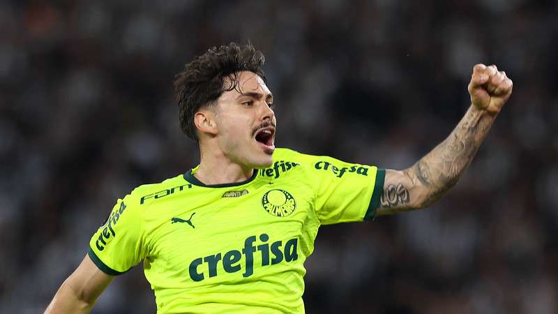 Mauricio comemora seu gol pelo Palmeiras contra o Botafogo, durante partida válida pelas oitavas de final da Libertadores 2024, no Estádio Nilton Santos.