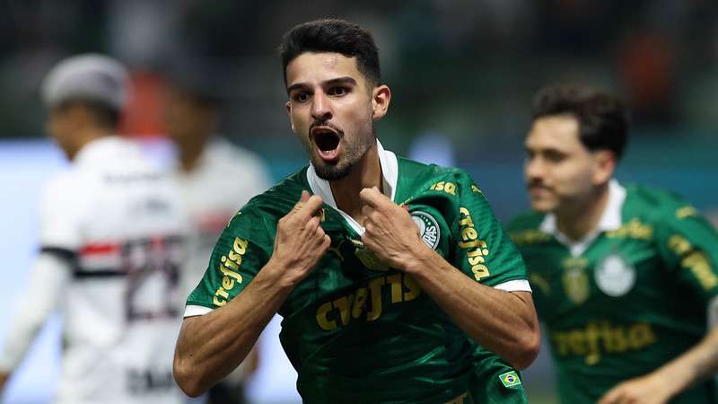 Flaco López comemora seu gol pelo Palmeiras contra o SPFC, durante partida válida pela vigésima terceira rodada do Brasileirão 2024, no Allianz Parque.