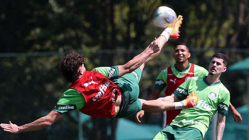 Giay, Rony e Rômulo durante treinamento do Palmeiras, na Academia de Futebol.