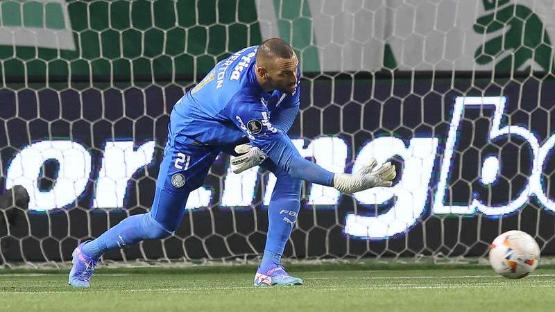 Weverton em jogo do Palmeiras contra o Botafogo, durante segunda partida válida pelas oitavas de final da Libertadores 2024, no Allianz Parque.