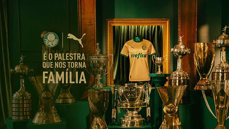 Palmeiras apresenta novo uniforme 3 em cor dourada.