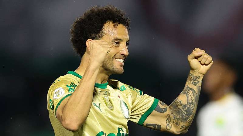 Felipe Anderson comemora seu gol pelo Palmeiras contra o Cuiabá, durante partida válida pela vigésima quarta rodada do Brasileirão 2024, no Estádio Brinco de Ouro.