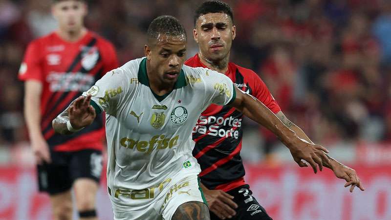 Caio Paulista em jogo do Palmeiras contra o Athletico-PR, durante partida válida pela vigésima quinta rodada do Brasileirão 2024, na Arena da Baixada.